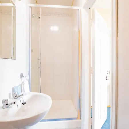 72 - Large Three Bed With Parking 公寓