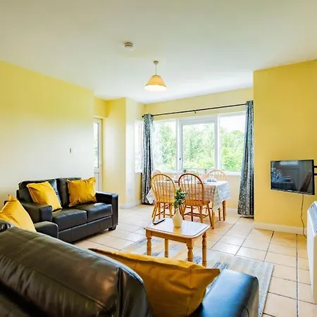 72 - Large Three Bed With Parking * Galway