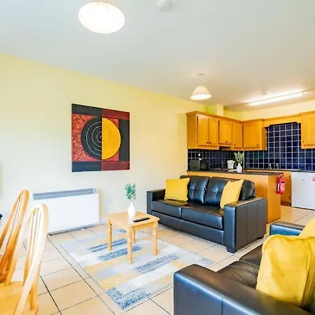 72 - Large Three Bed With Parking * Galway