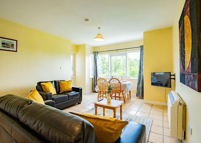 72 - Large Three Bed With Parking * Galway