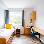 Apartament 72 - Large Three Bed With Parking *
