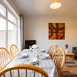 72 - Large Three Bed With Parking Apartament *