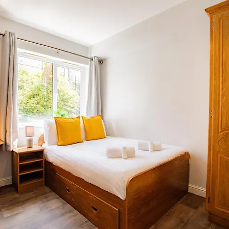 Apartament 72 - Large Three Bed With Parking *