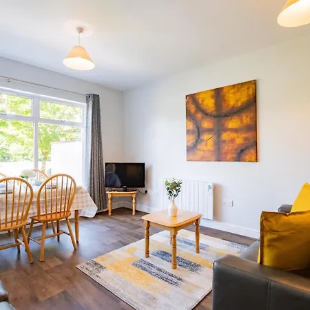 72 - Large Three Bed With Parking * Galway