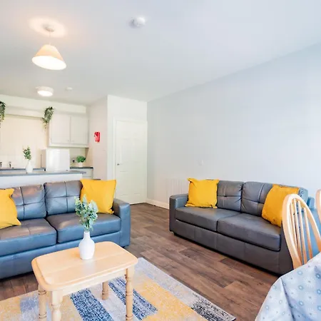Large Three Bed With Parking * Galway