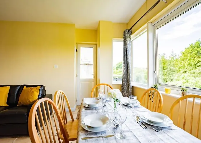 72 - Large Three Bed With Parking 아파트