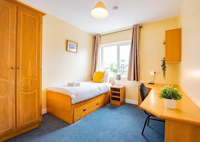 72 - Large Three Bed With Parking 아파트