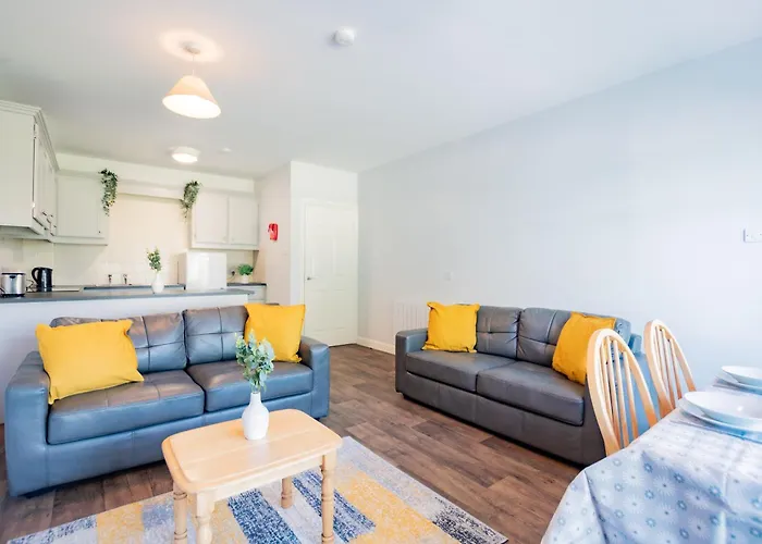 72 - Large Three Bed With Parking * Γκάλγουεϊ