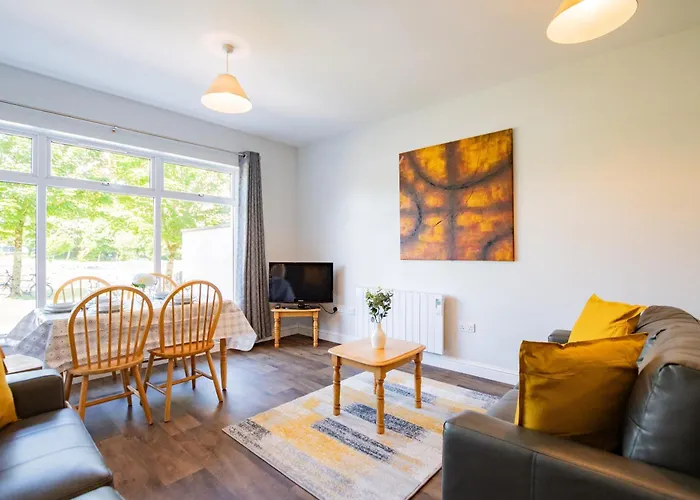 72 - Large Three Bed With Parking * 戈尔韦