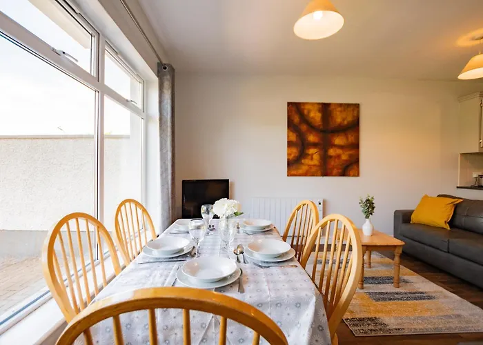 72 - Large Three Bed With Parking 公寓 *